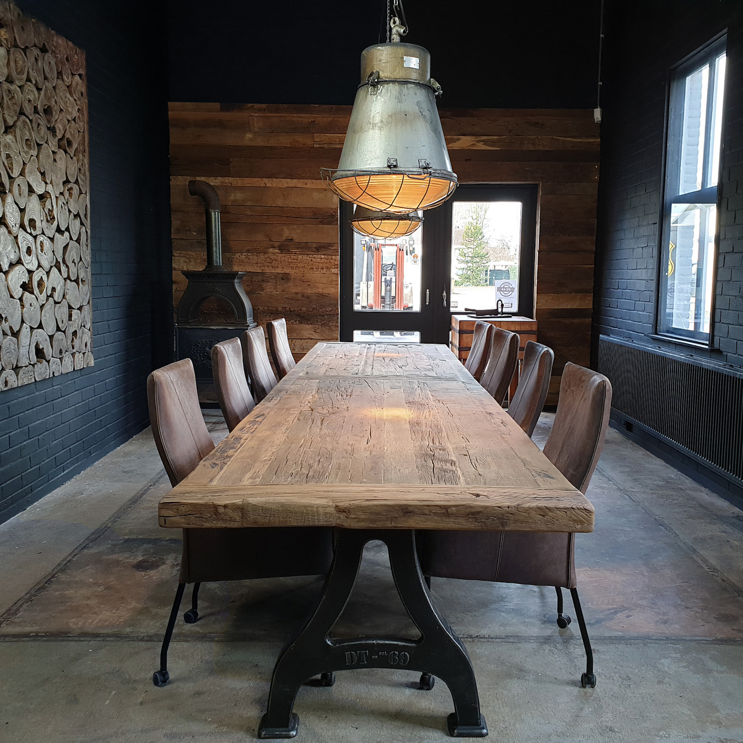 Long industrial design table - cast iron base & 7cm sunburned reclaimed oak top - IND666 Long industrial design table - cast iron base & 7cm sunburned reclaimed oak top - IND666