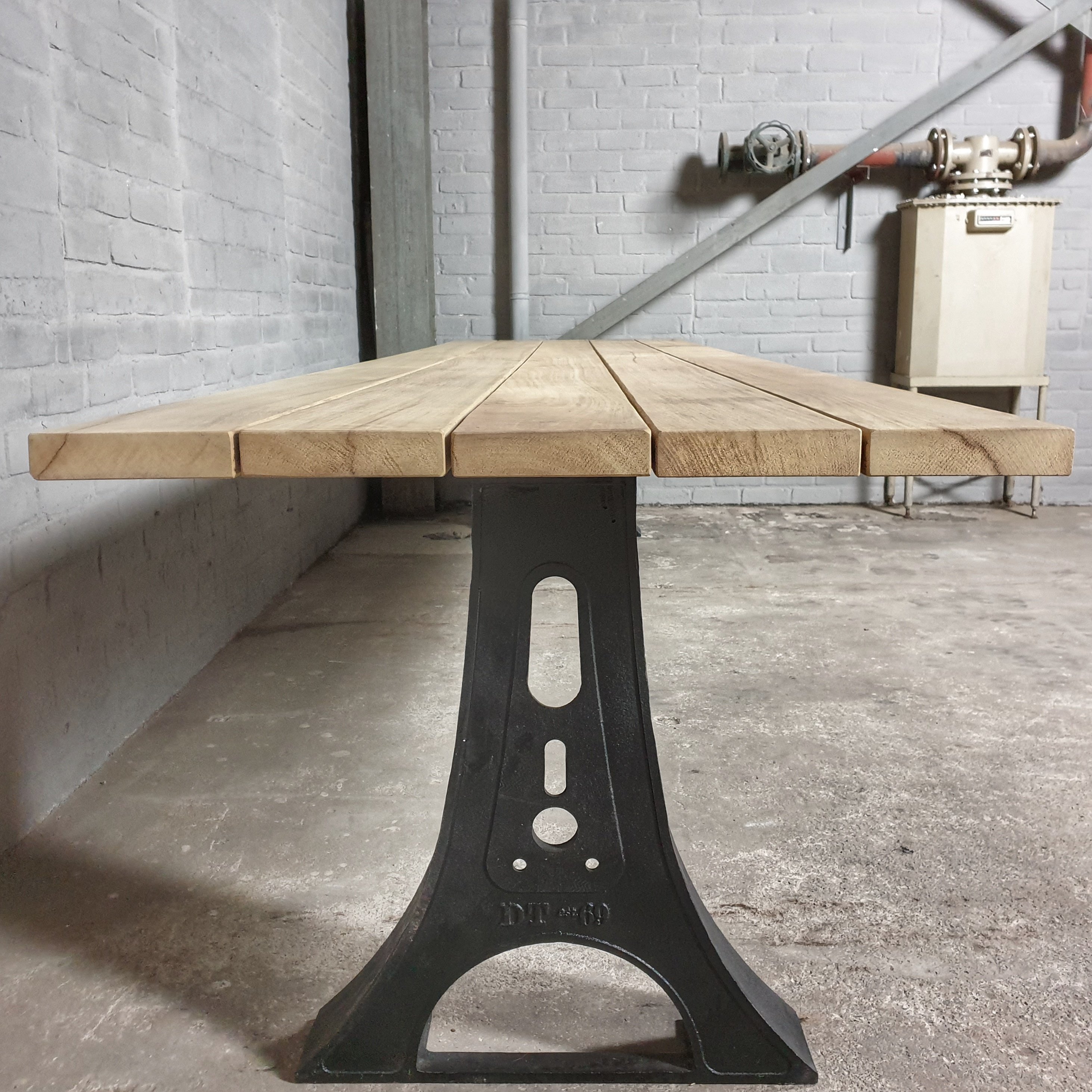Industrial design Garden table with cast iron base, tabletop hardwood
