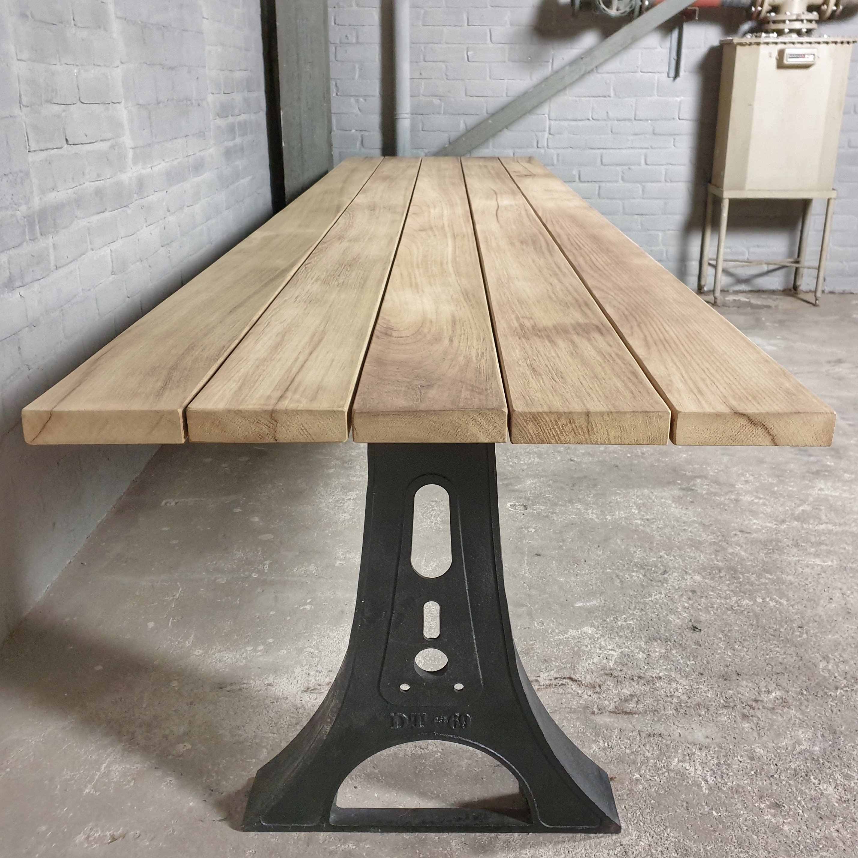 Industrial design Garden table with cast iron base, tabletop hardwood