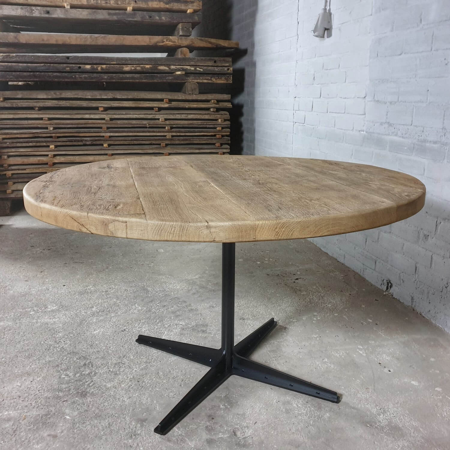 Round industrial dining table – Reclaimed sunburned oak top – modern