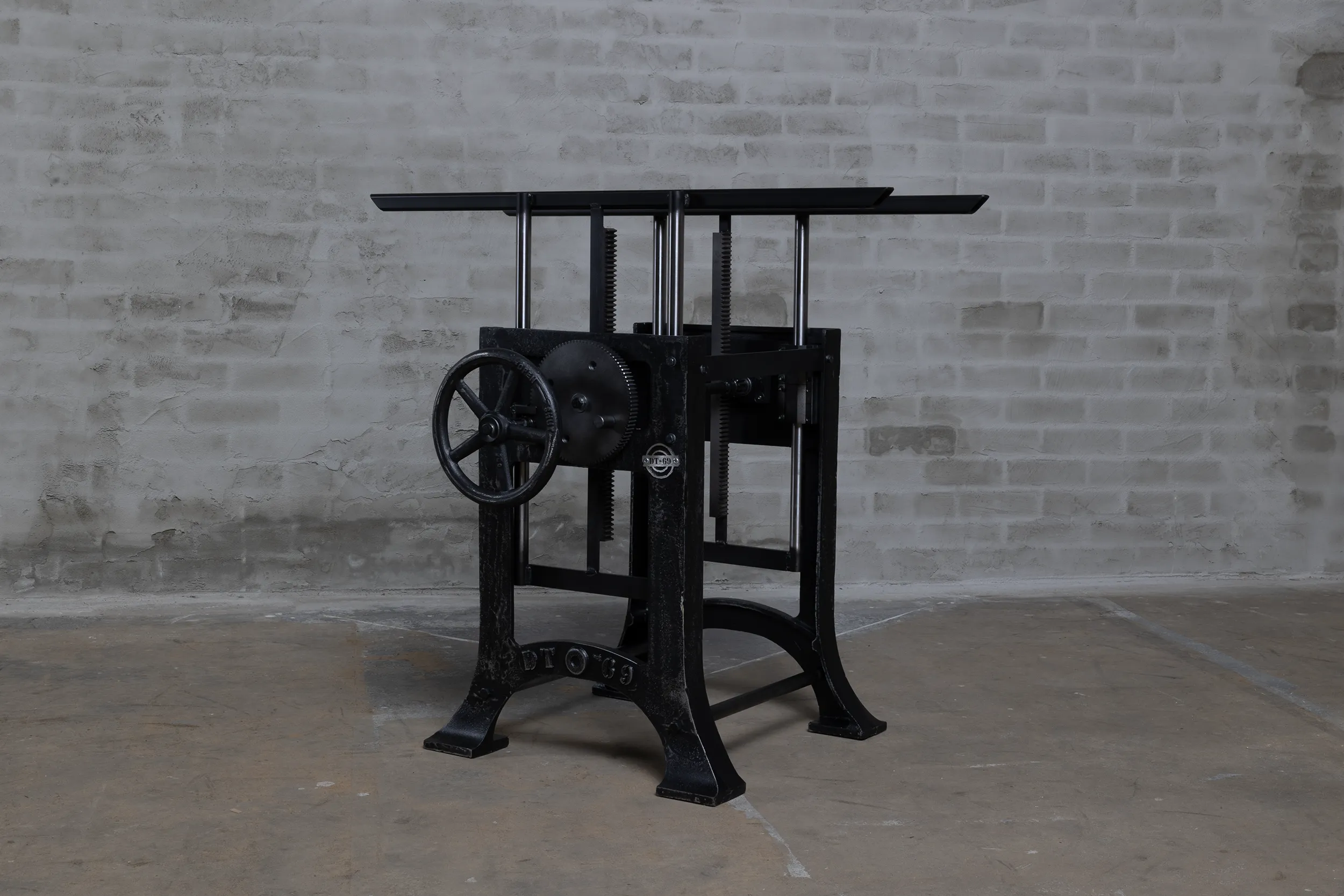 Separate height adjustable table legs put in a middle mode