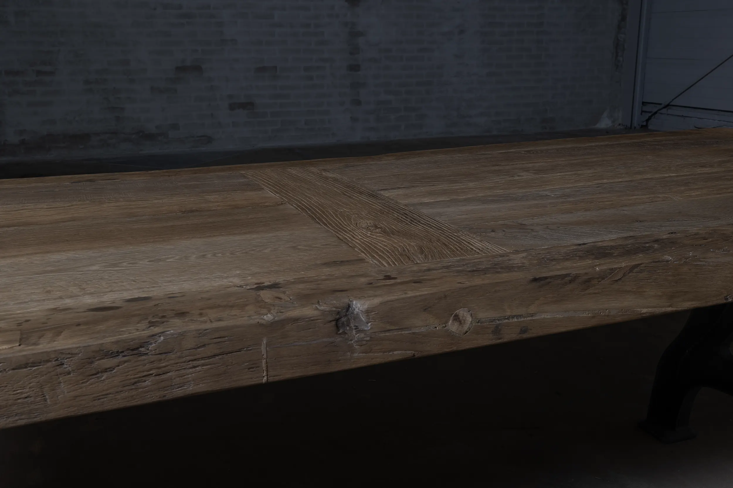 Industriële eettafel van robuust oud eikenhout DT27-8