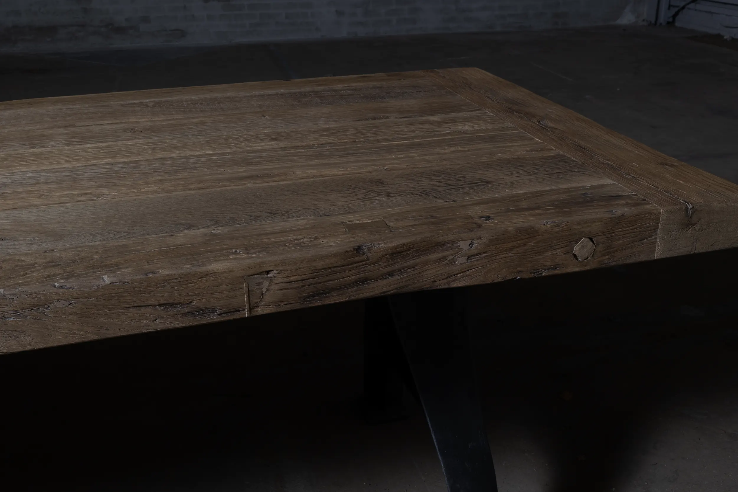 Industriële eettafel van robuust oud eikenhout DT27-9