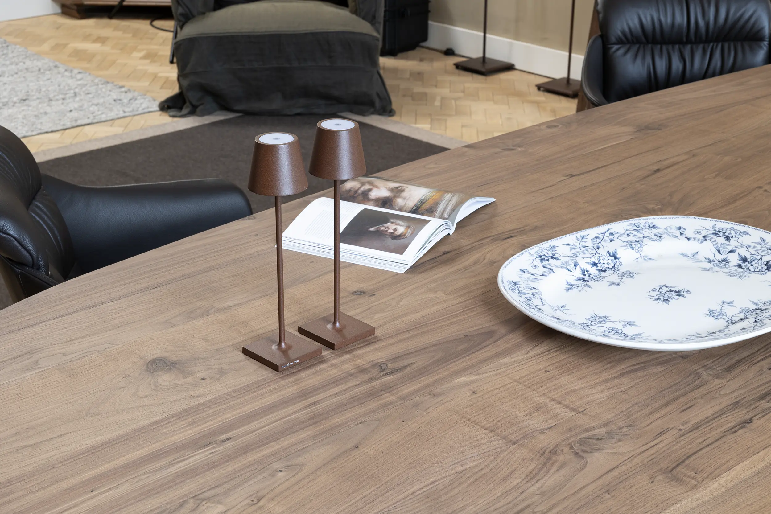 DT35-ovale-eettafel-notenhout-6 Scandinavische ovale eettafel van notenhout