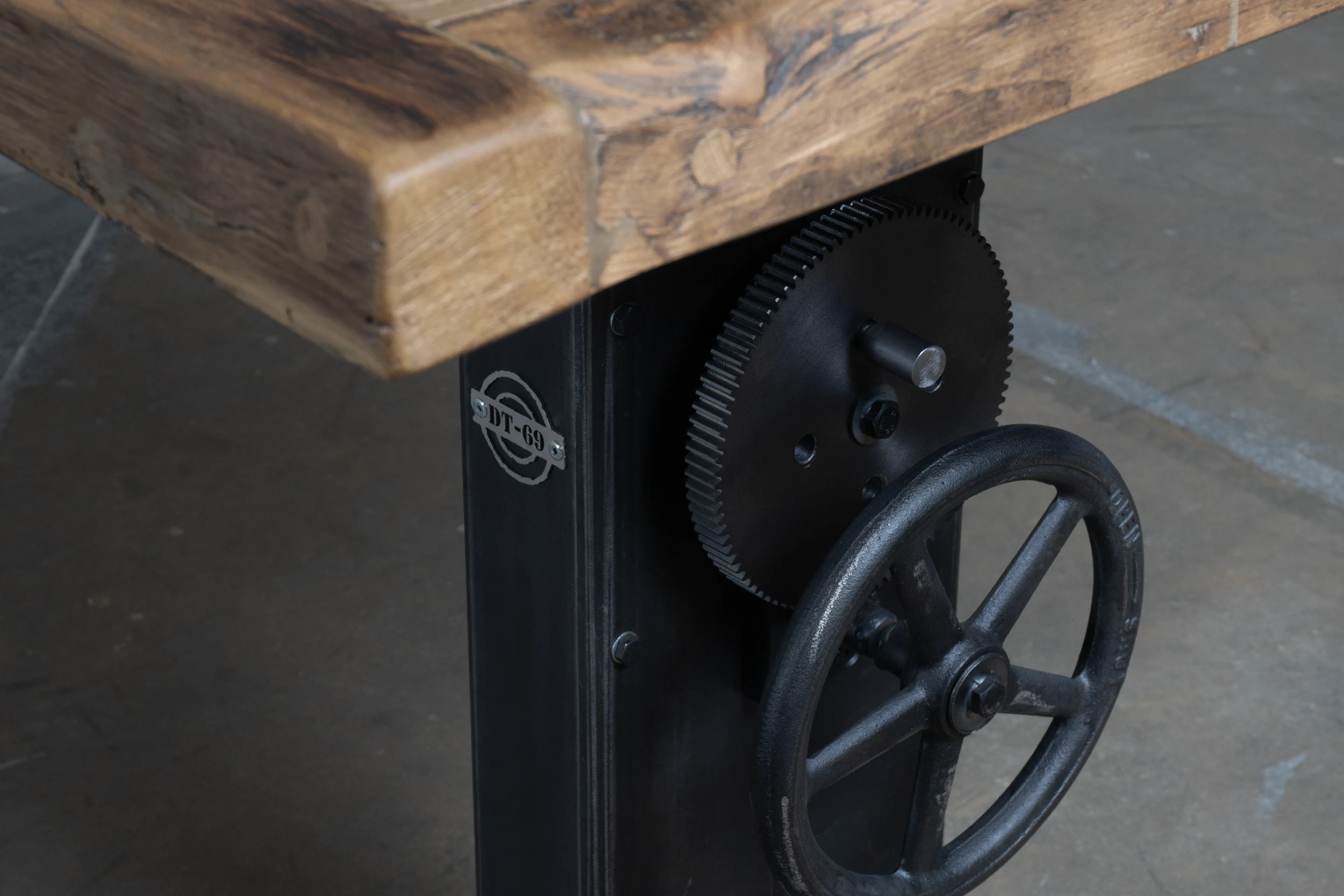 DT26-Bistrotafel-hoogte-verstelbaar-24-08-28-3 Verstelbare bistrotafel met eiken tafelblad op maat verkrijgbaar