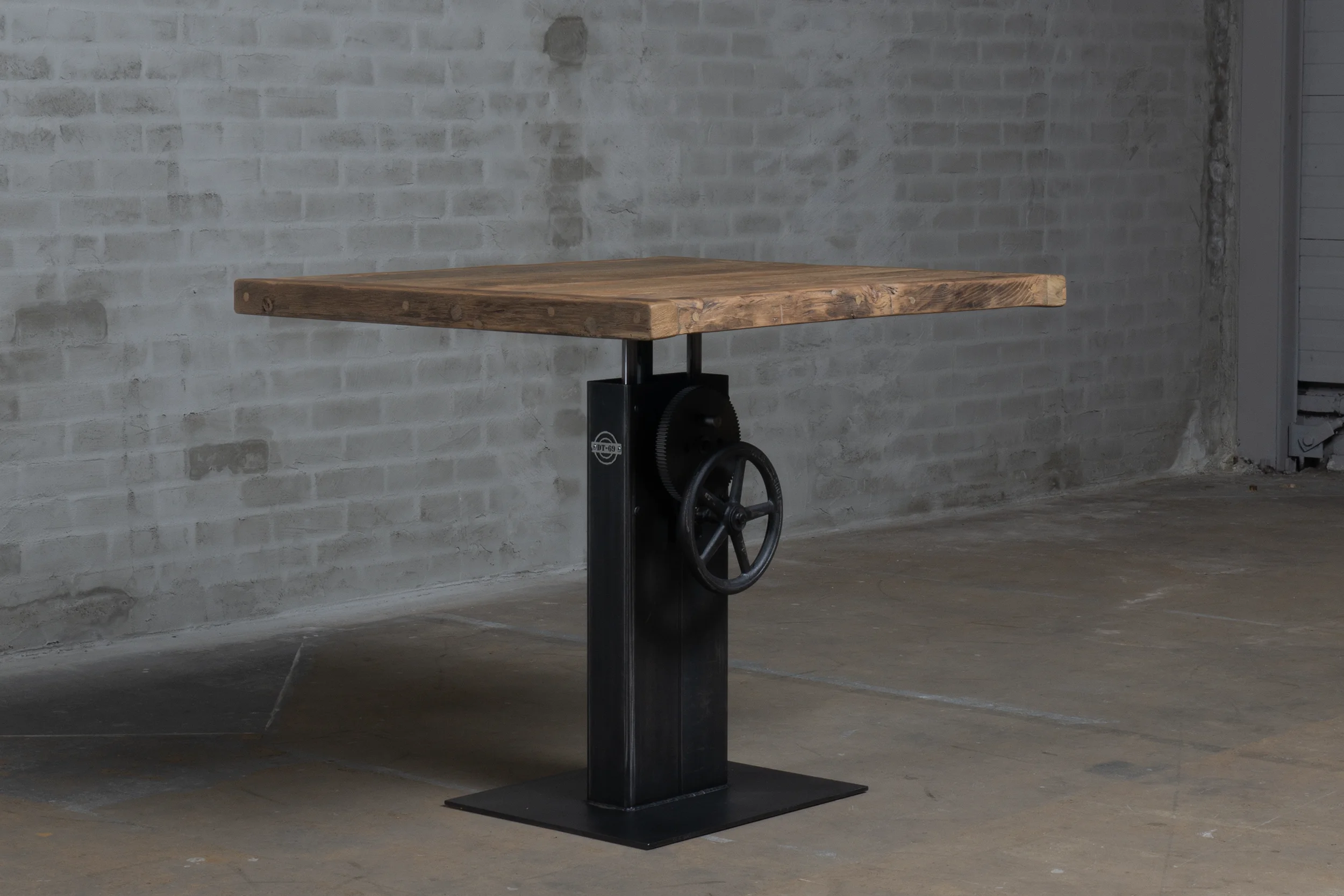 DT26-Bistrotafel-hoogte-verstelbaar-24-08-28-4 Verstelbare bistrotafel met eiken tafelblad op maat verkrijgbaar