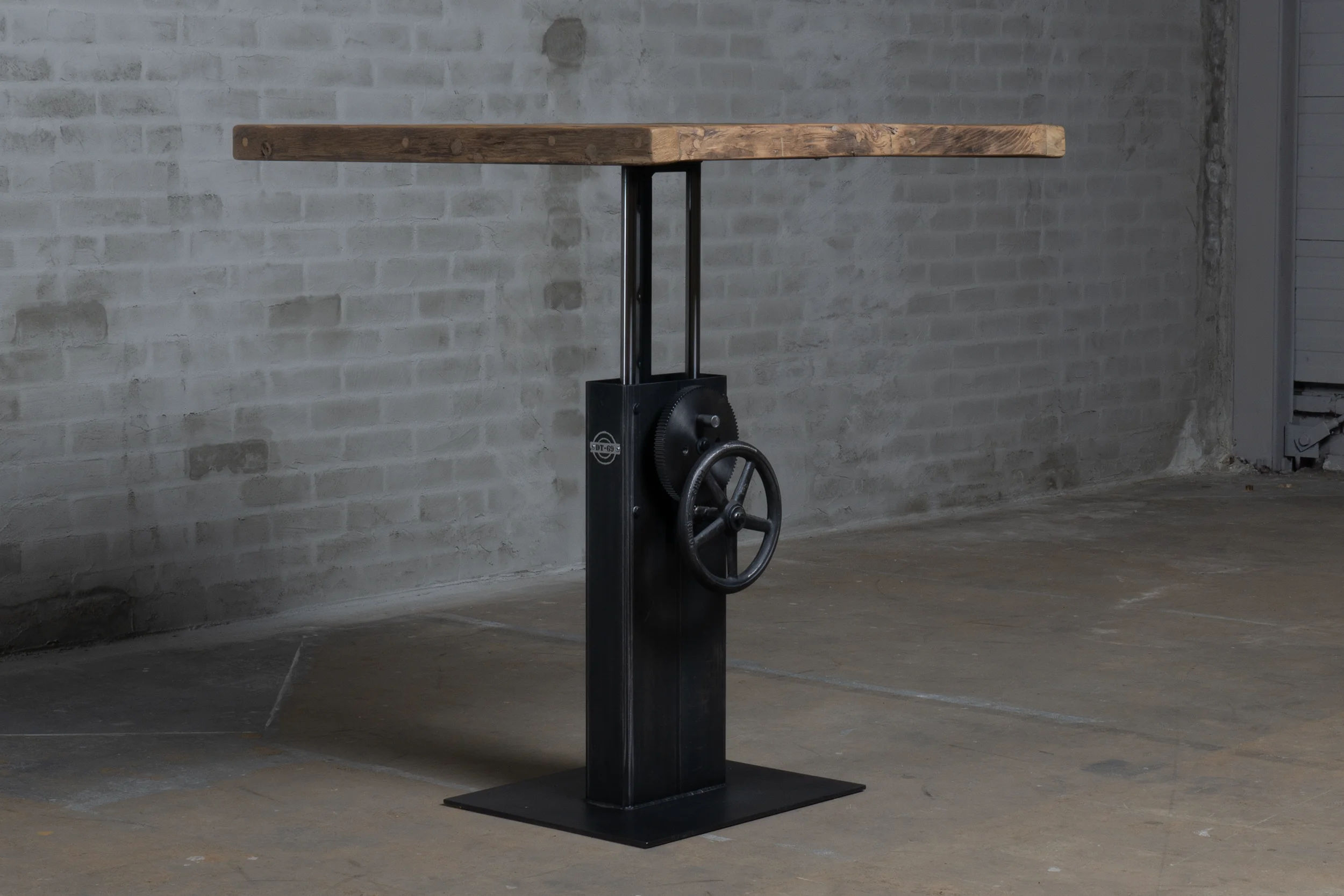 DT26-Bistrotafel-hoogte-verstelbaar-24-08-28-6 Verstelbare bistrotafel met eiken tafelblad op maat verkrijgbaar