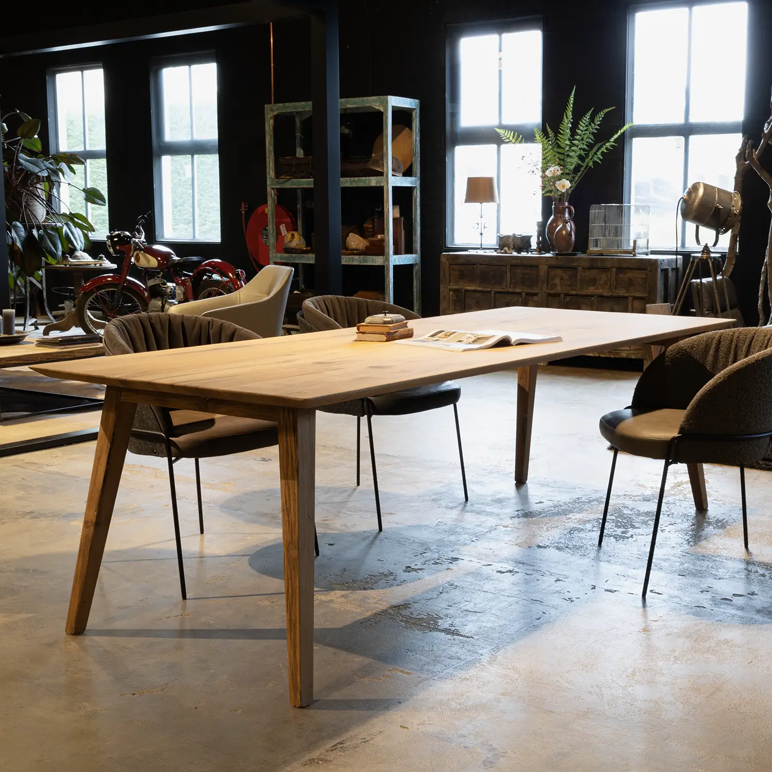 Eettafel Nordic met facetrand van hergebruikt oud eikenhout Z004 Scandinavische eettafel Nordic met facetrand