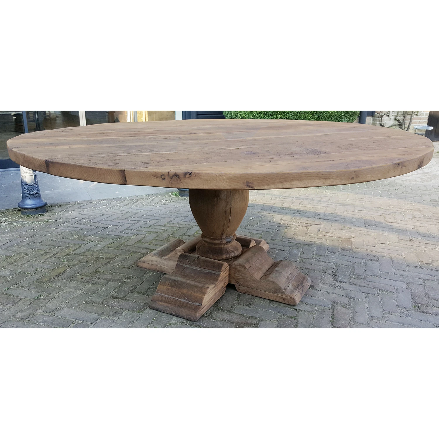 Round refectory table old oak – Cluny – Z020 Round dining table in refectory style