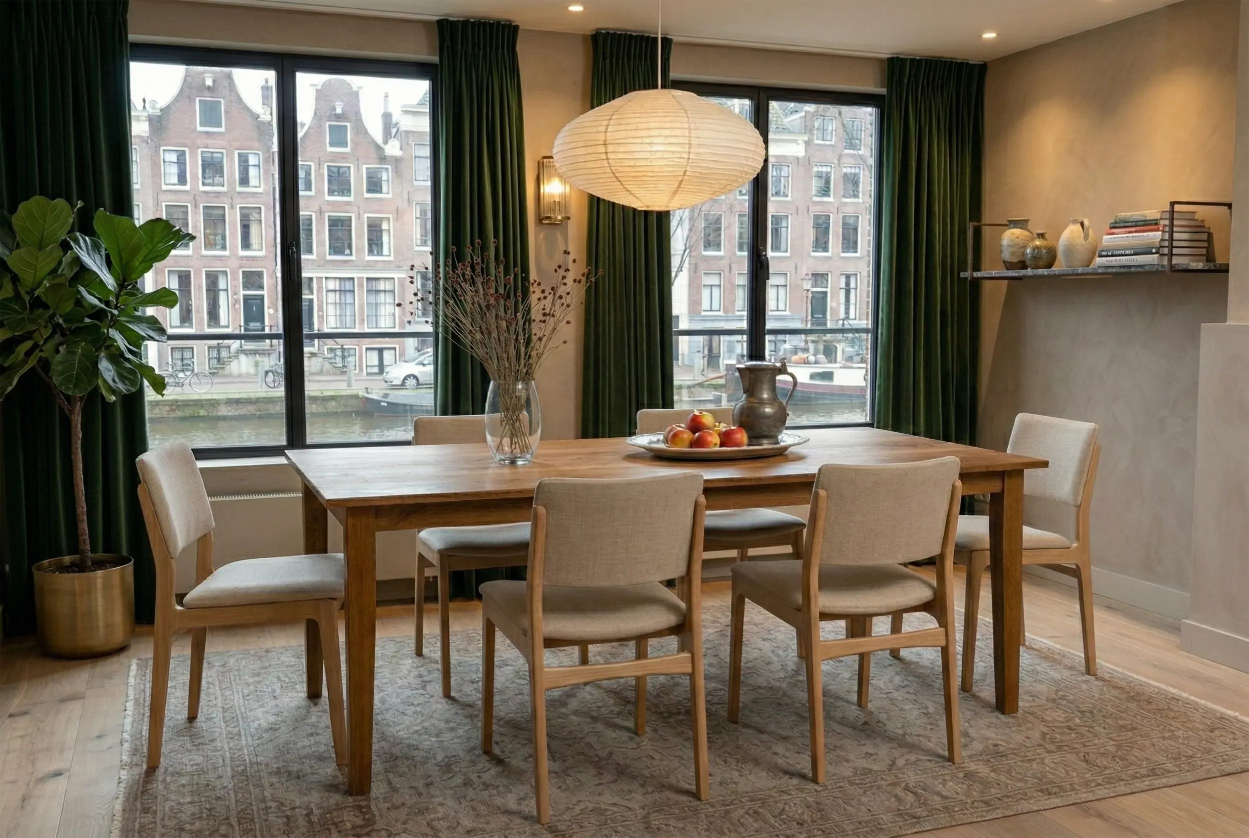 G021 sfeerfoto stijlvolle woonkamer 2 Franse eettafel van eikenhout naar authentiek model op maat gemaakt