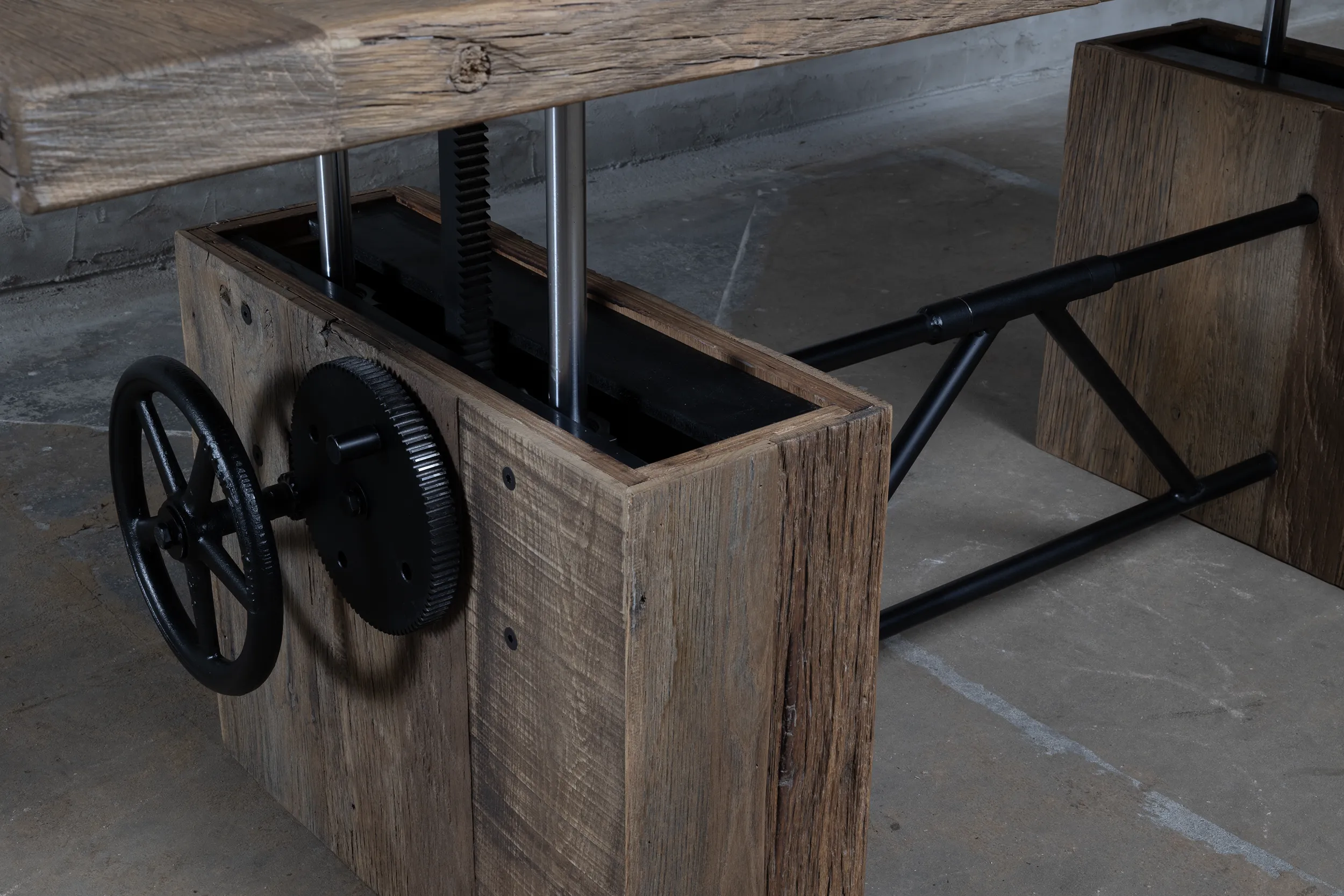 Salontafel hoogte verstelbaar naar eettafel op wieltjes Z019-W-6 In hoogte verstelbare salontafel met wieltjes op maat gemaakt