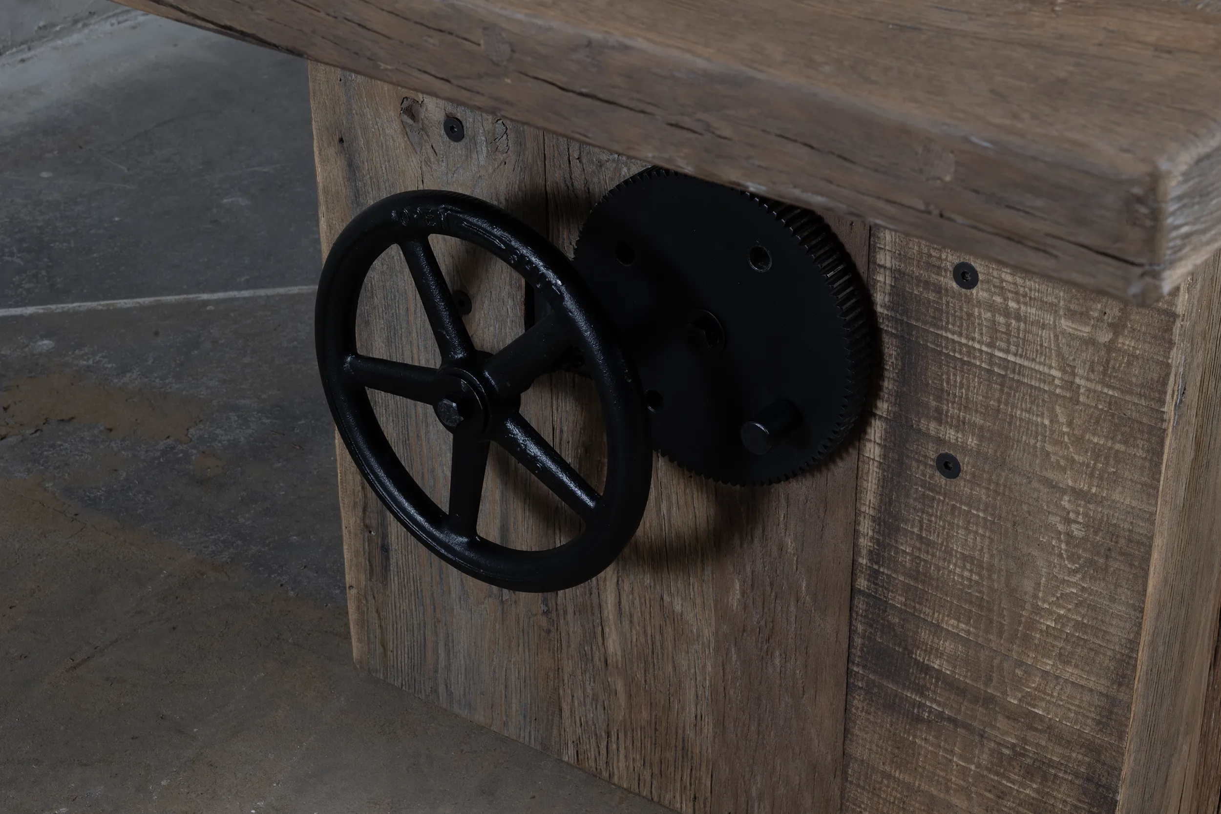 Salontafel hoogte verstelbaar naar eettafel op wieltjes Z019-W-8 In hoogte verstelbare salontafel met wieltjes op maat gemaakt