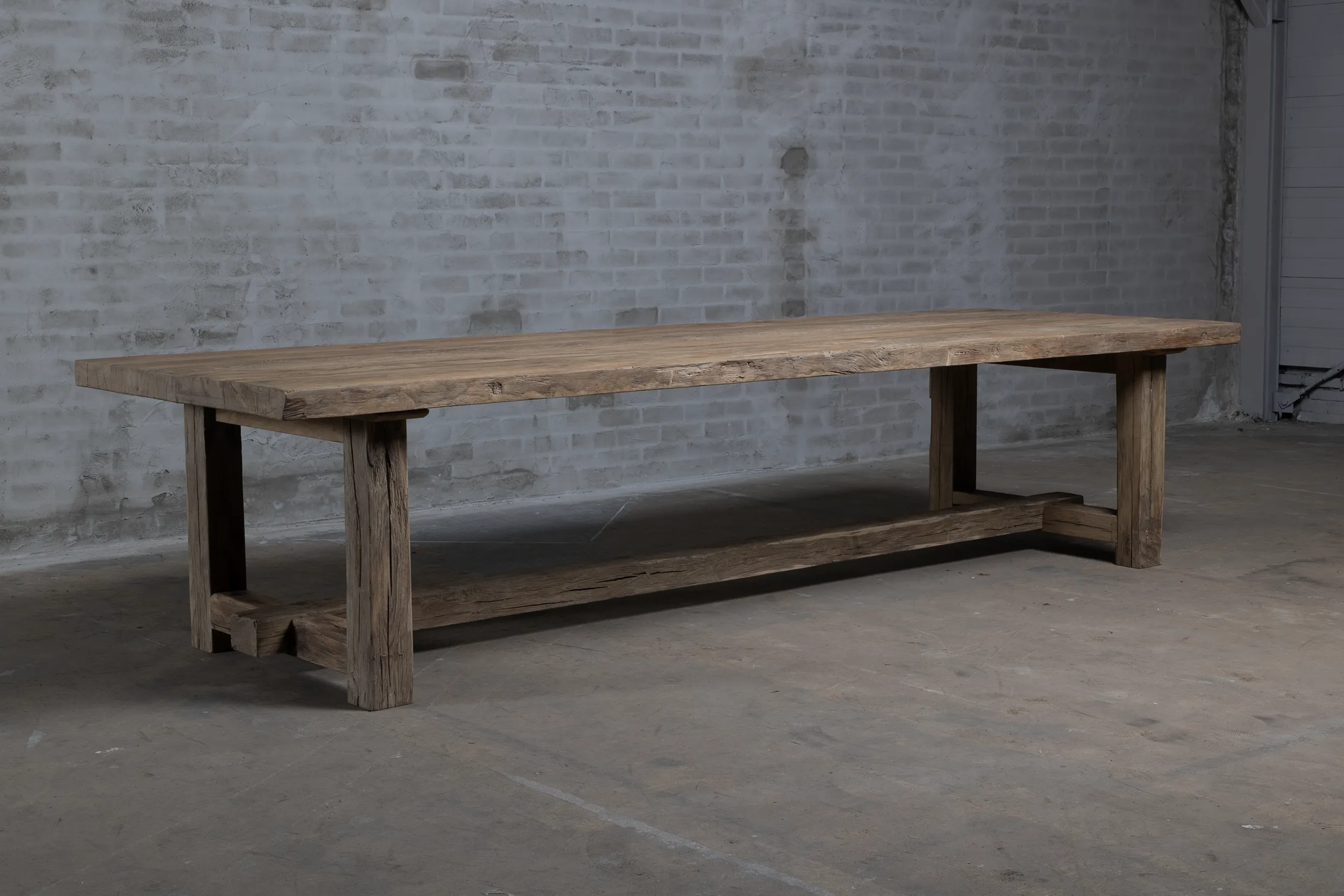 Side view of Z027-M Ulm monastery table made of solid oak