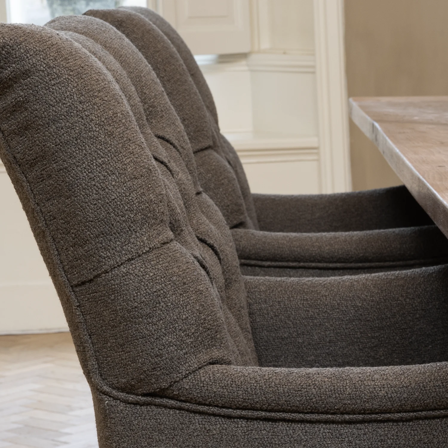 Bruce luxe eetkamerstoel met armleuningen op maat gemaakt