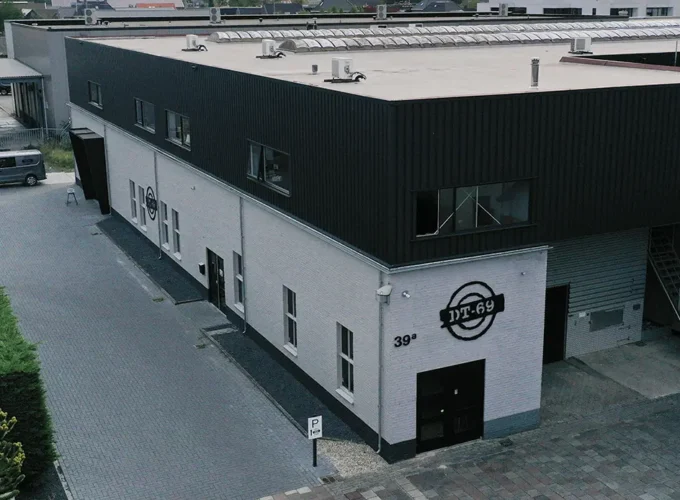 DT-69’s business building with showroom and workshop in Beneden-Leeuwen